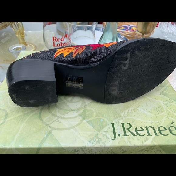 J. Renee Embroider Clog Booties 8 1/2 - Picture 2 of 3